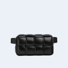 보테가 베네타 패디드 카세트 벨트백 블랙